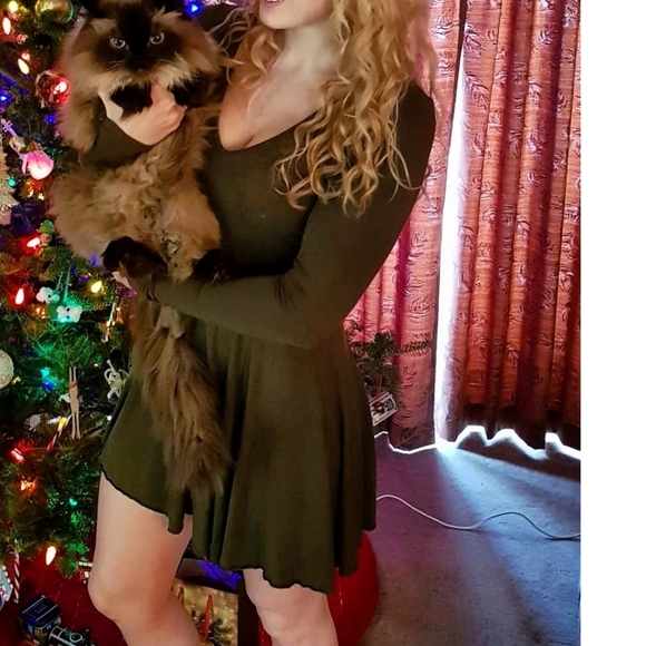 Dress - Picture 3 of 3